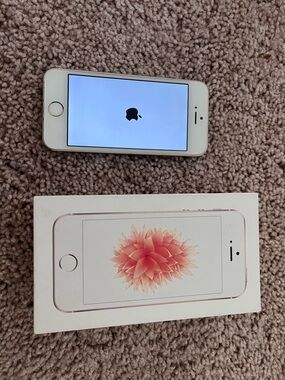 Apple iPhone SE  Rose gold with box stuck on Apple screen for parts only